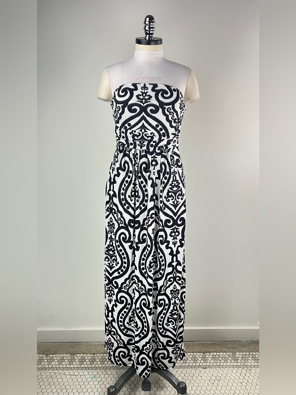 💚 3786. Strapless Black & White Patterned Maxi Dress